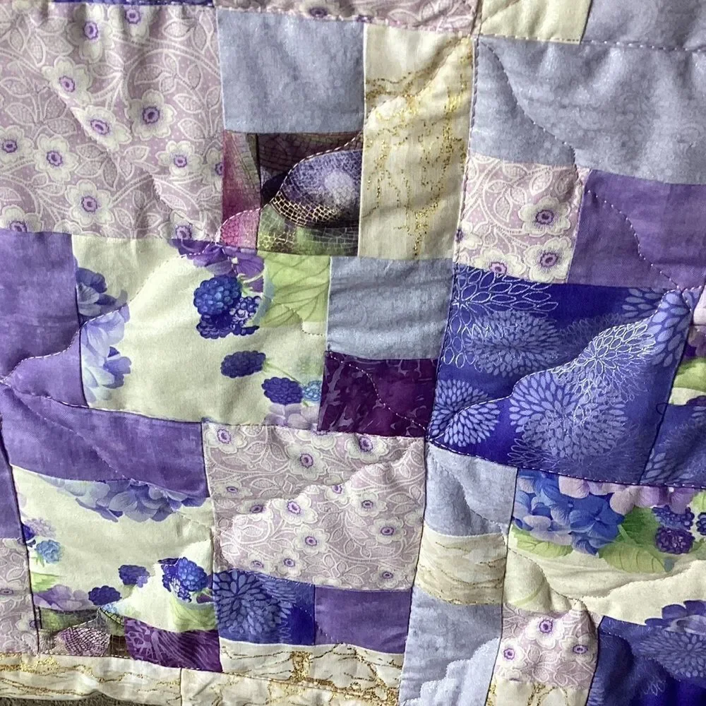 NWT Hand Crafted Gorgeous Shades of Purple, Cream and Gold Hydrangea Print Quilt
